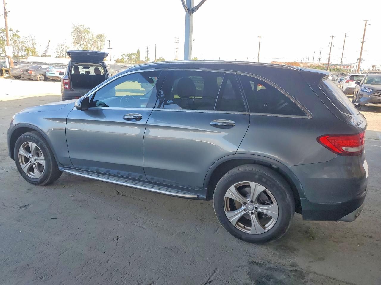 2016 Mercedes-Benz Glc class VIN WDC0G4JB0GF019426 photo 2