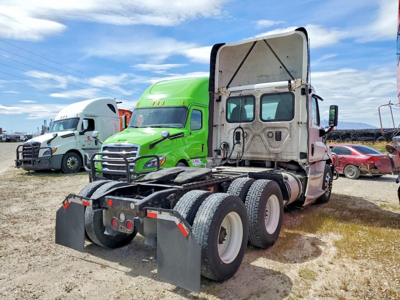 2016 FREIGHTLINER All other VIN 3AKJGBDV9GDGX2136 photo 4