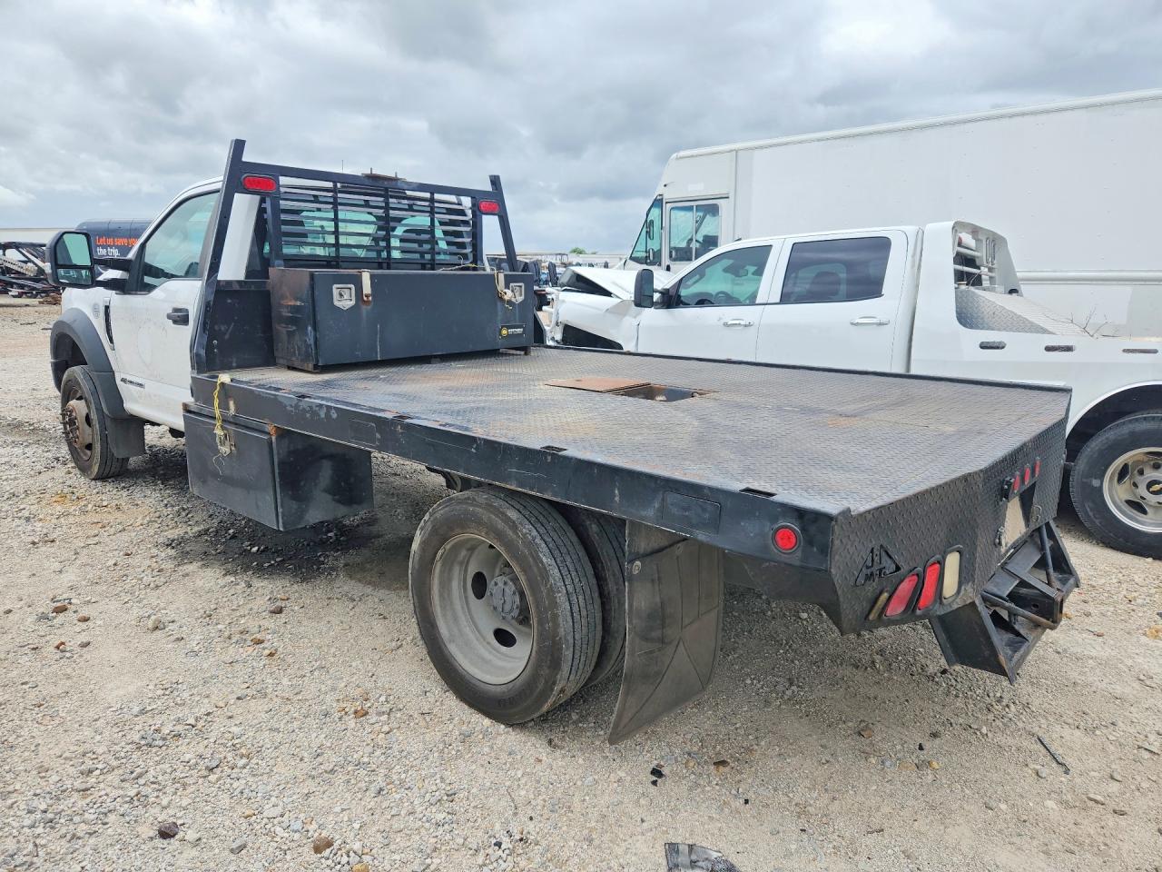 2017 FORD F550 VIN 1FDUF5GT5HEE48905 photo 2