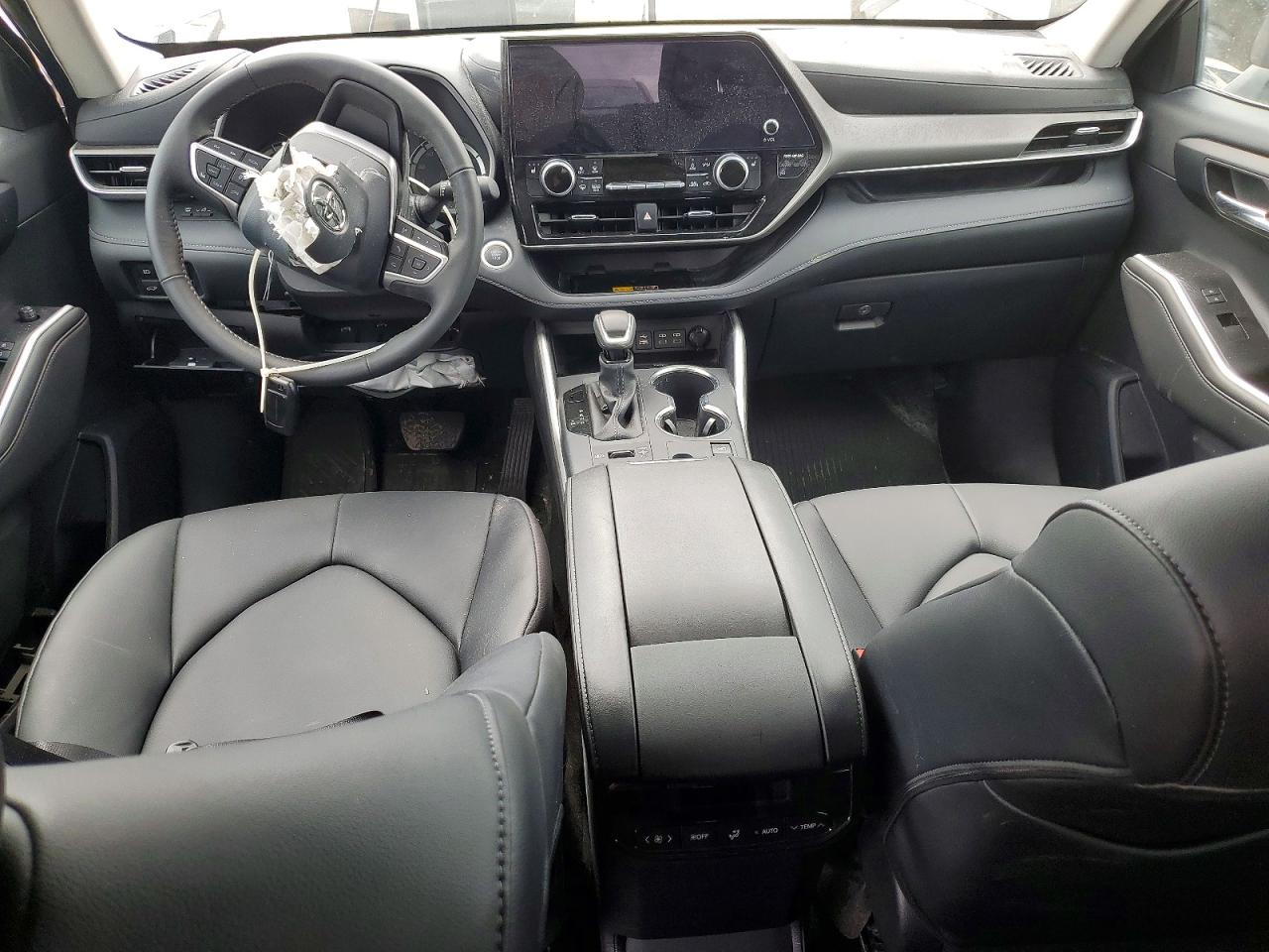 2026 Toyota Highlander VIN 5TDKDRBH6TS598522 photo 8