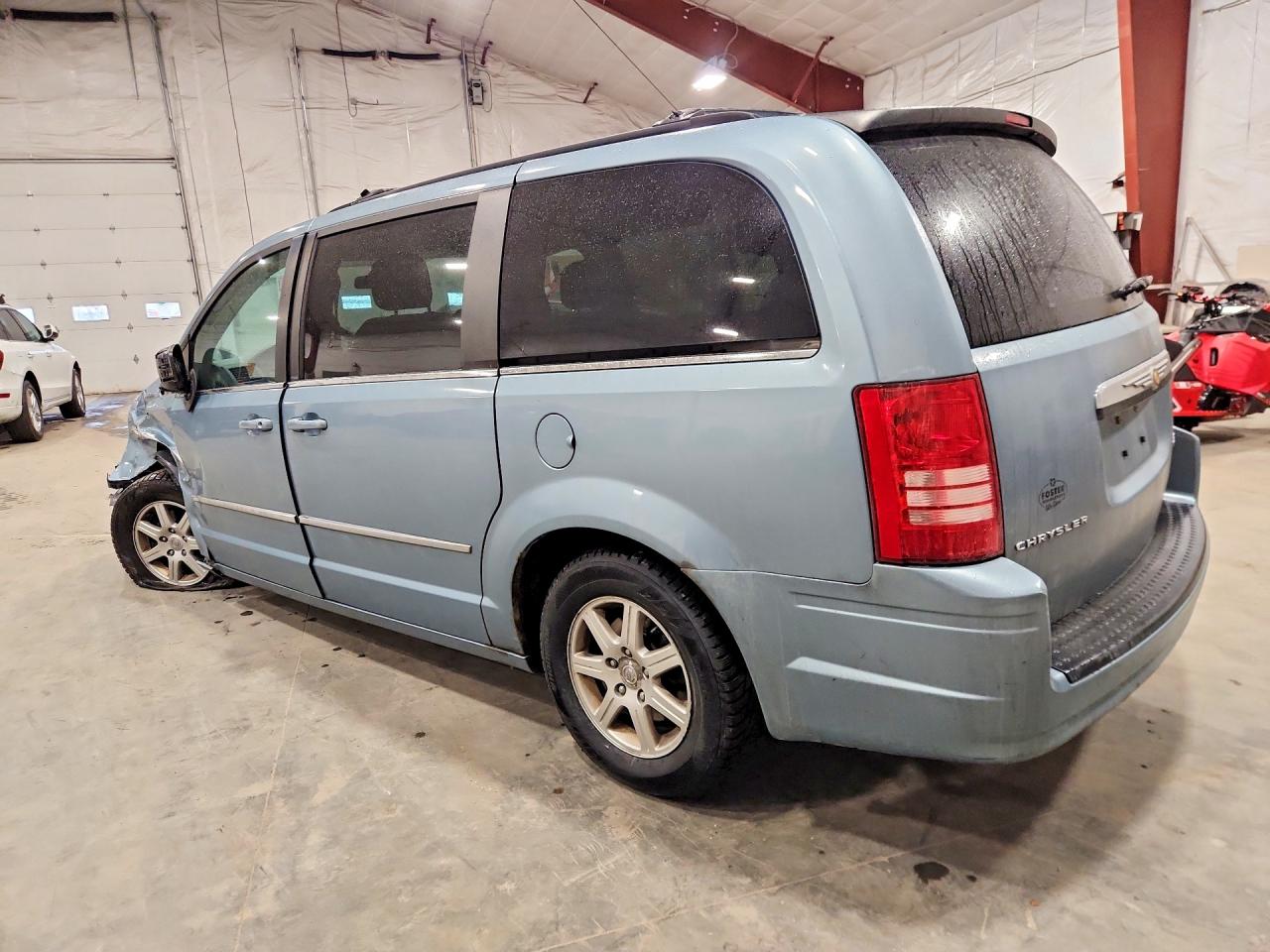 2010 Chrysler Minivan VIN 2A4RR5D10AR284633 photo 2