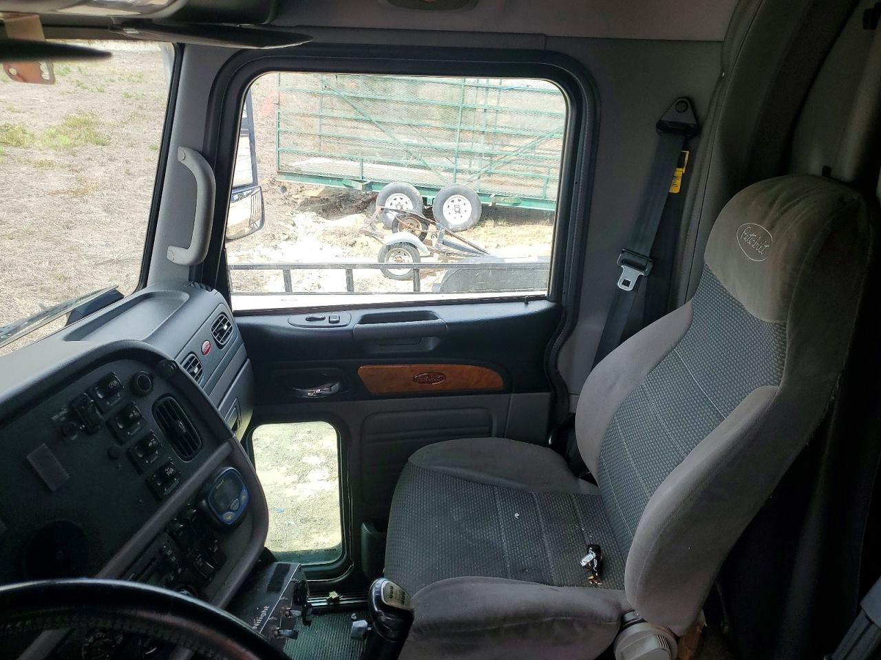 2011 PETERBILT All other VIN 1XPHD49X7BD131077 photo 5