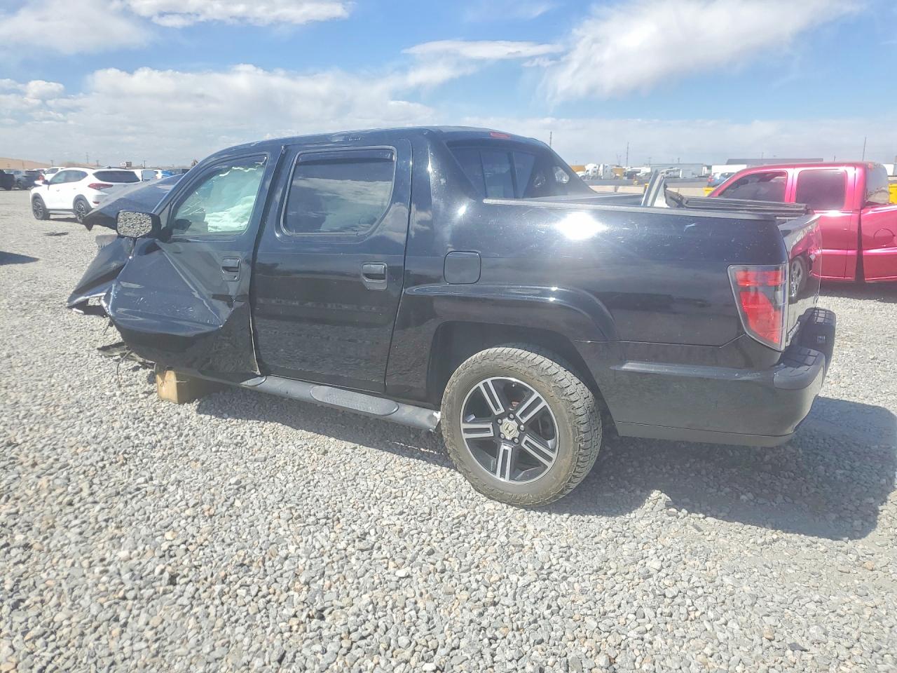 2013 Honda Ridgeline VIN 5FPYK1F74DB011797 photo 2