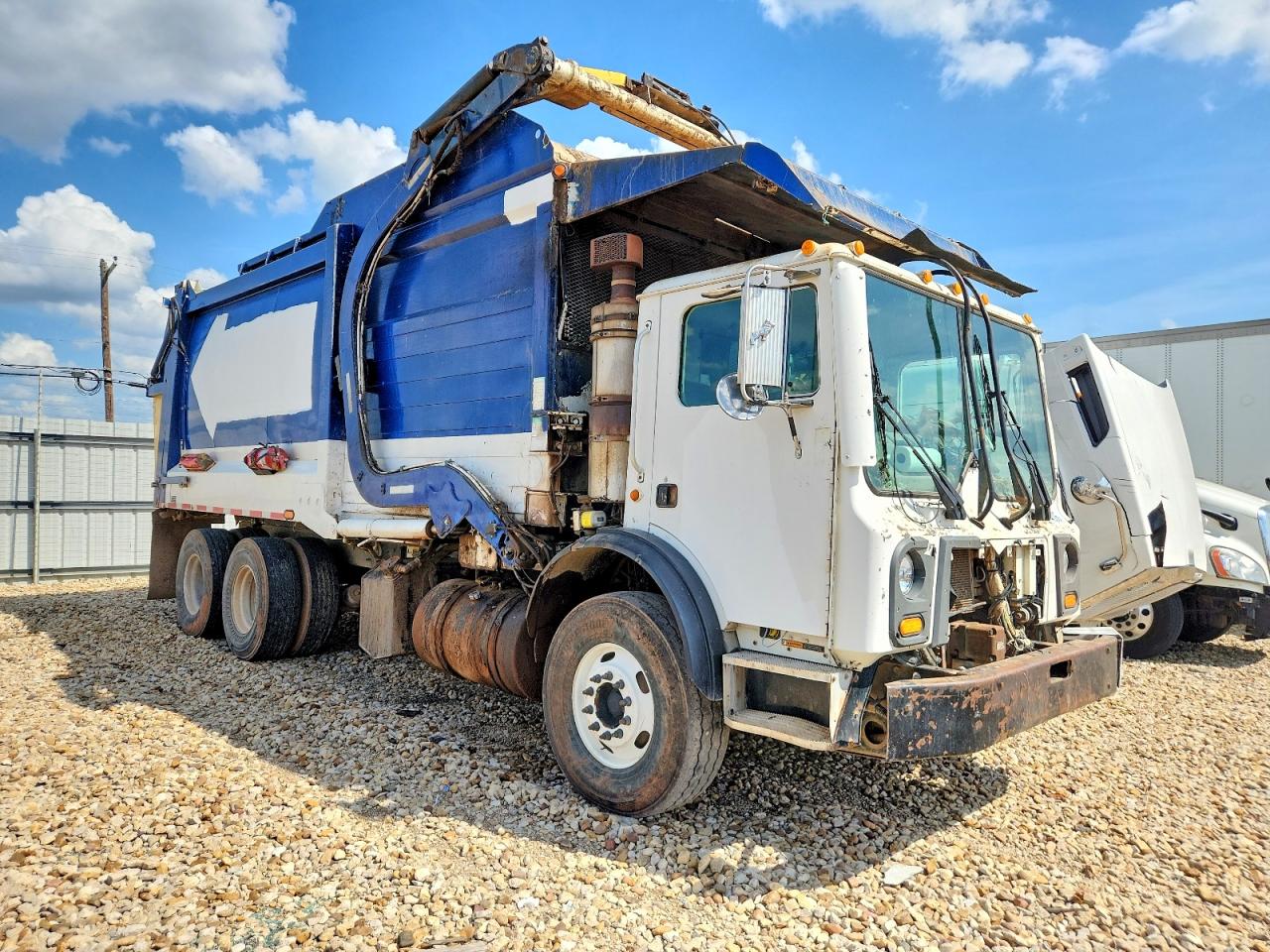 2010 MACK All other VIN 1M2AV02C9AM005765 photo 1
