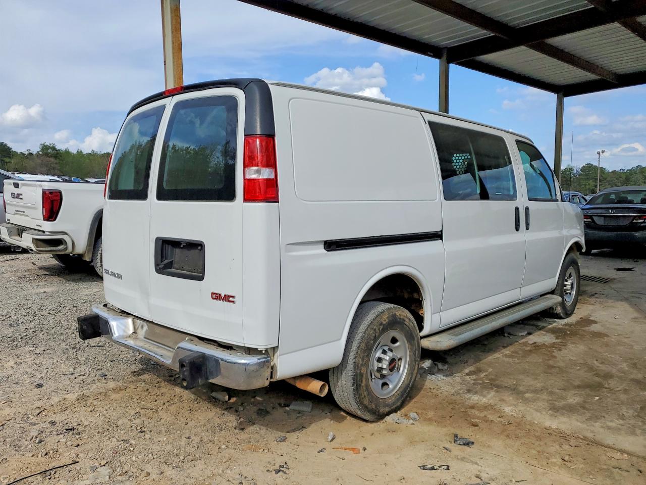 2019 GMC Savana VIN 1GTW7AFG6K1304012 photo 3