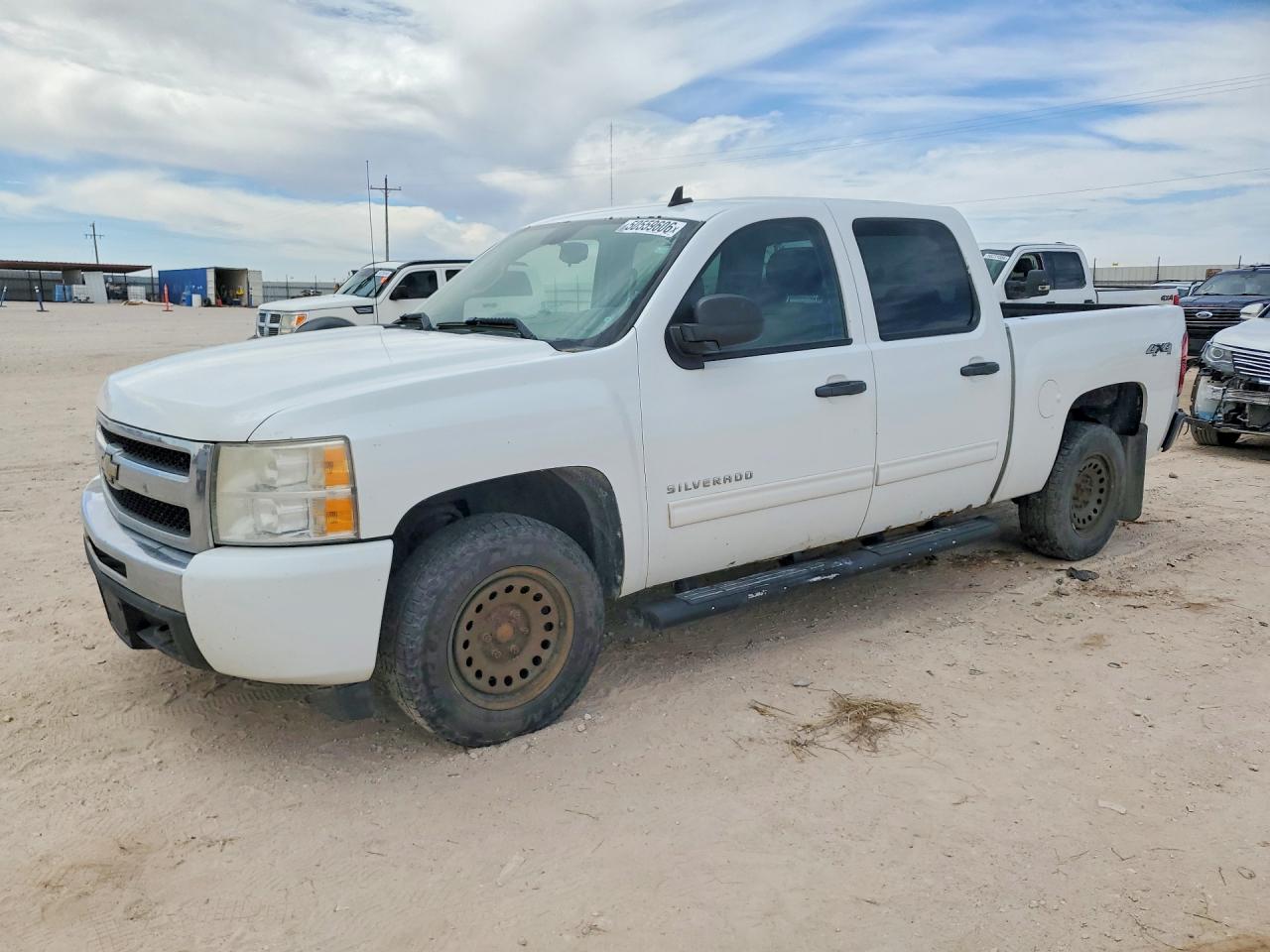 2011 Chevrolet Silverado VIN 3GCPKSE38BG164523 photo 1