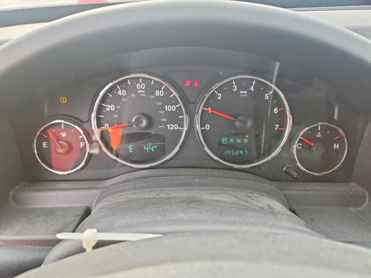 2010 Jeep Liberty VIN 1J4PN2GK5AW140606 photo 9