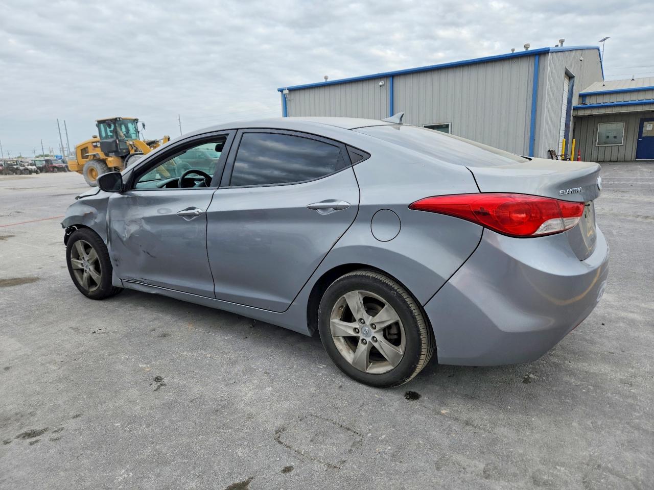 2013 Hyundai Elantra VIN KMHDH4AE0DU995711 photo 2