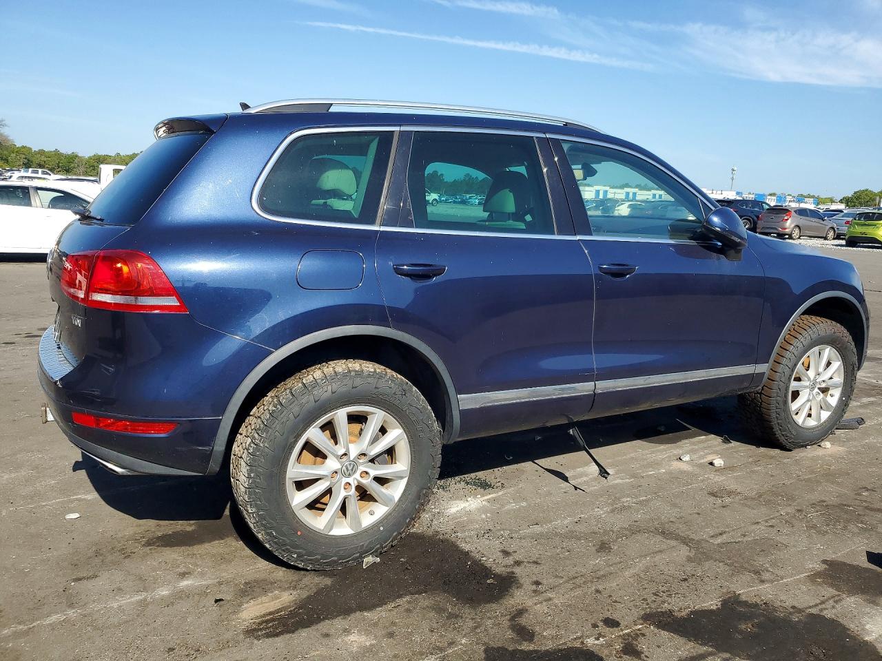 2013 VOLKSWAGEN Touareg VIN WVGEP9BP2DD004450 photo 3