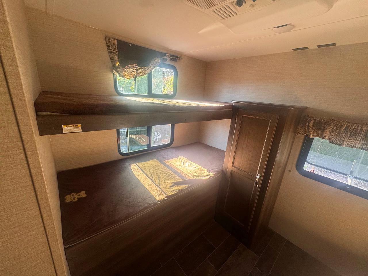2019 KEYSTONE Bullet VIN 4YDT30823KT433143 photo 9
