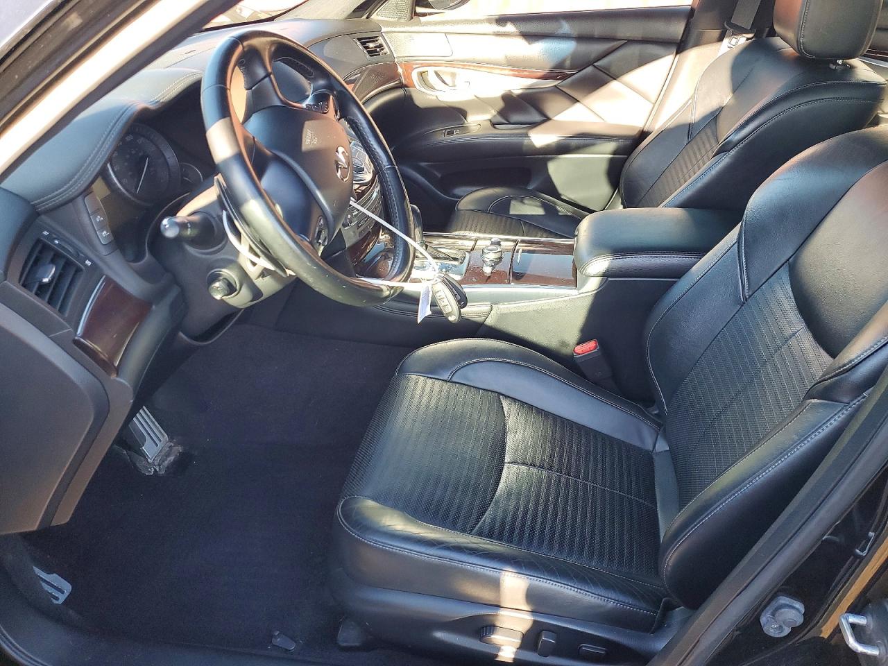 2016 Infiniti Q70 VIN JN1BY1AR8GM270071 photo 7