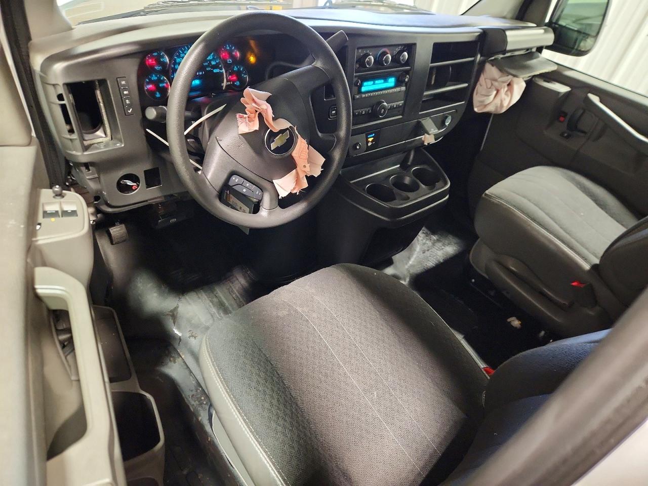 2025 CHEV Express VIN 1GCWGAFP1S1177847 photo 8