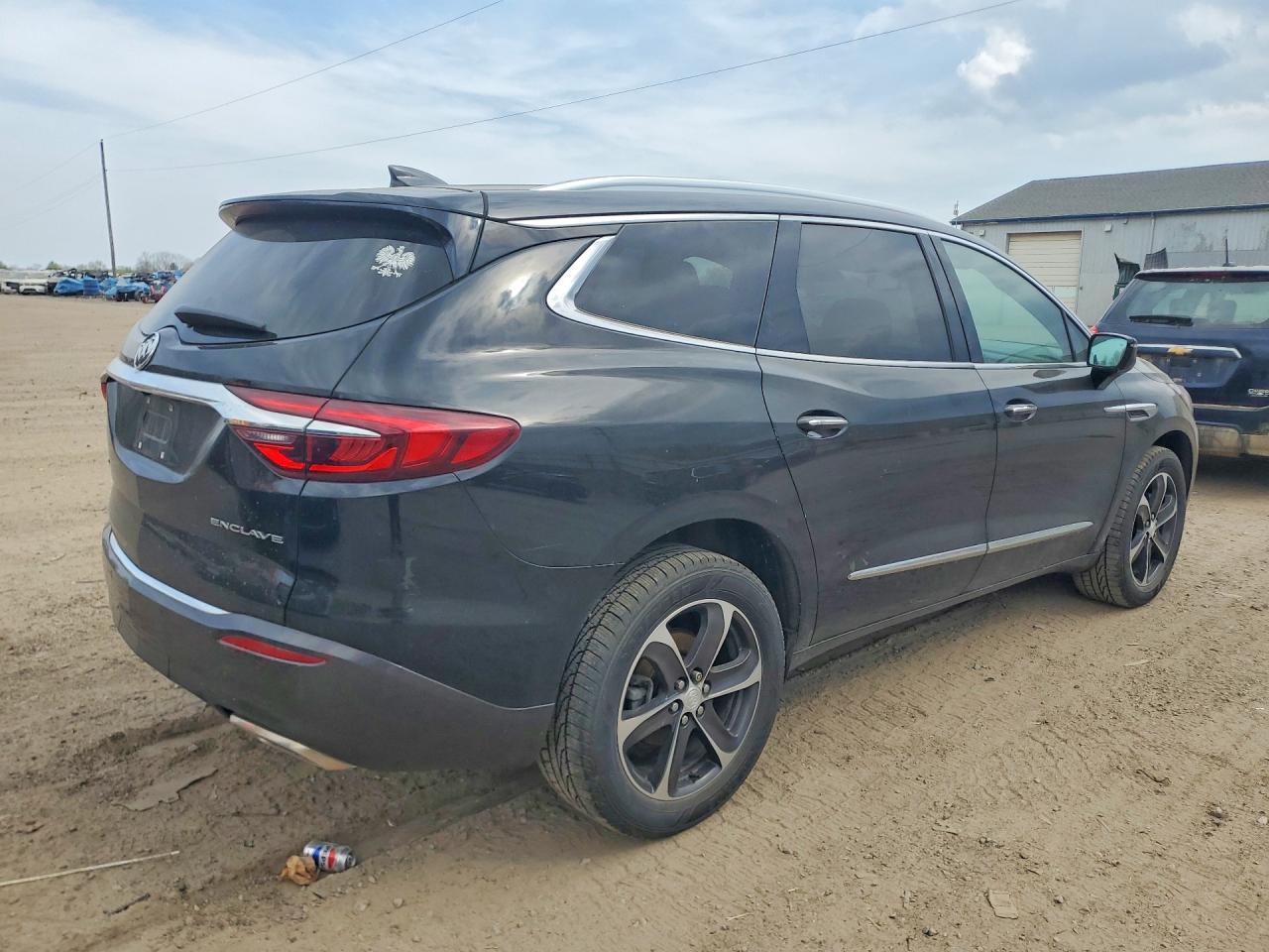 2018 Buick Enclave VIN 5GAERBKW6JJ208518 photo 3