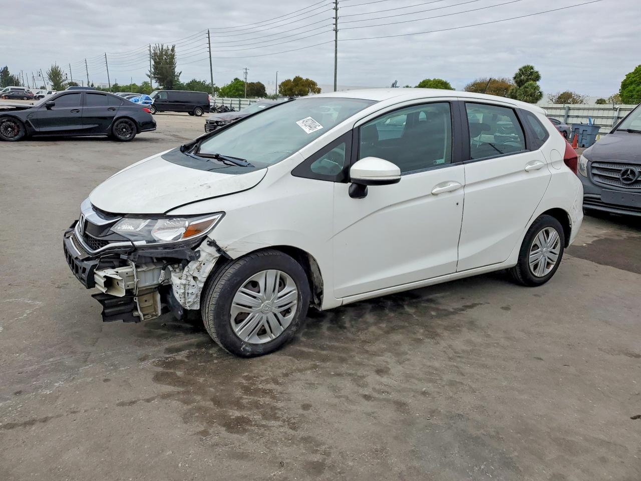 2018 Honda Fit VIN 3HGGK5H49JM736061 photo 1