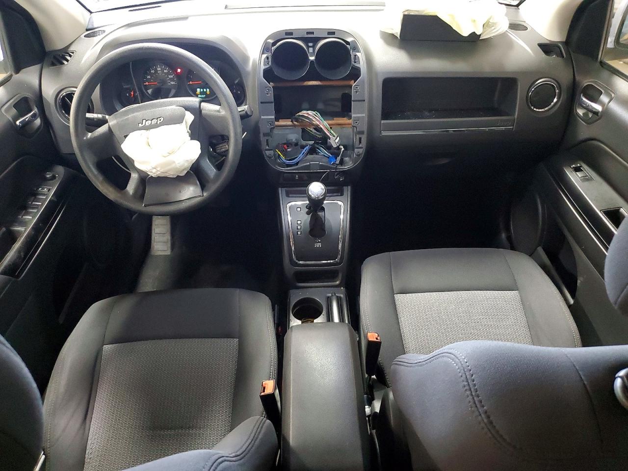 2010 Jeep Compass VIN 1J4NF4FB8AD517913 photo 8