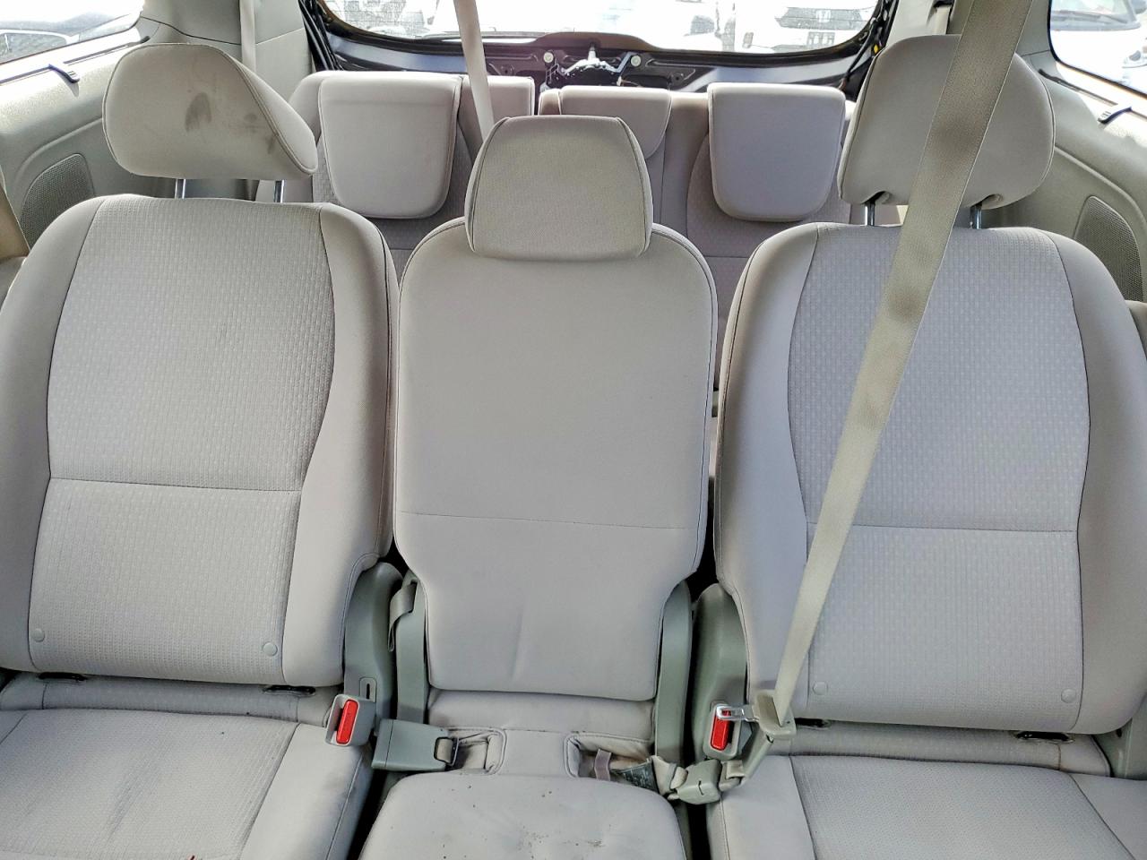 2016 Kia SEDONA VIN KNDMB5C10G6182478 photo 10