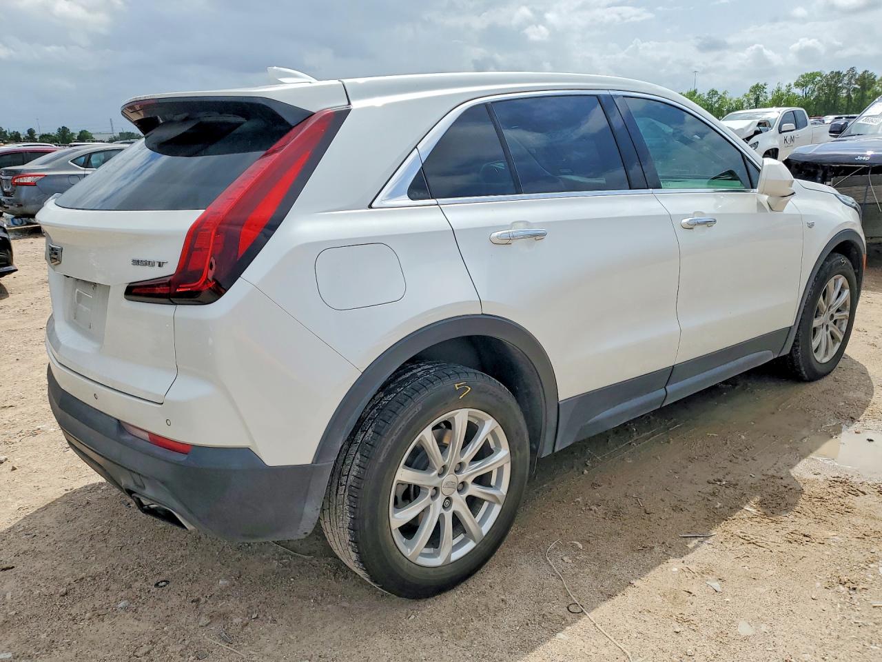 2020 Cadillac Xt4 VIN 1GYAZAR43LF140058 photo 3