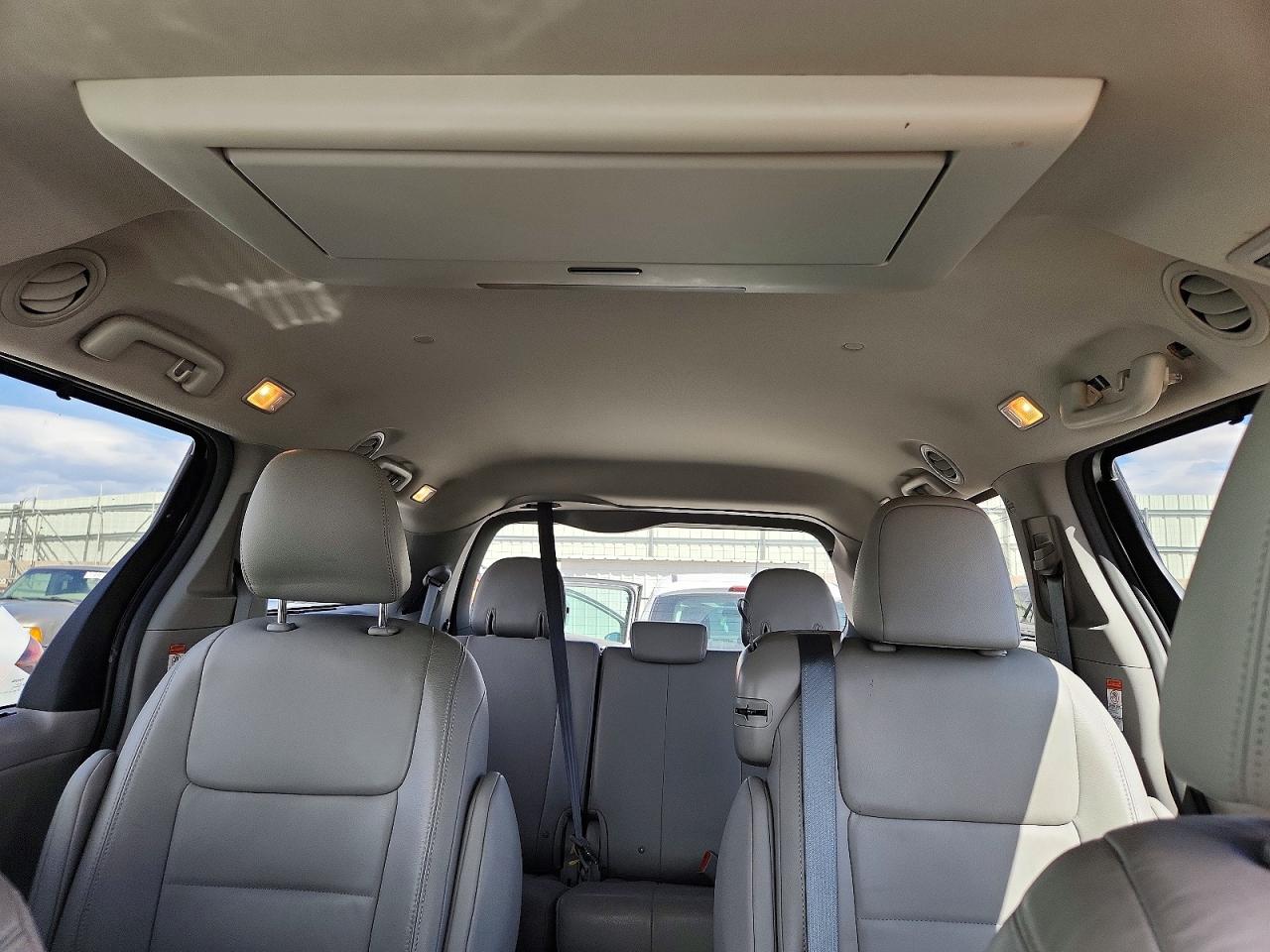 2015 Toyota Sienna VIN 5TDYK3DC5FS656896 photo 10