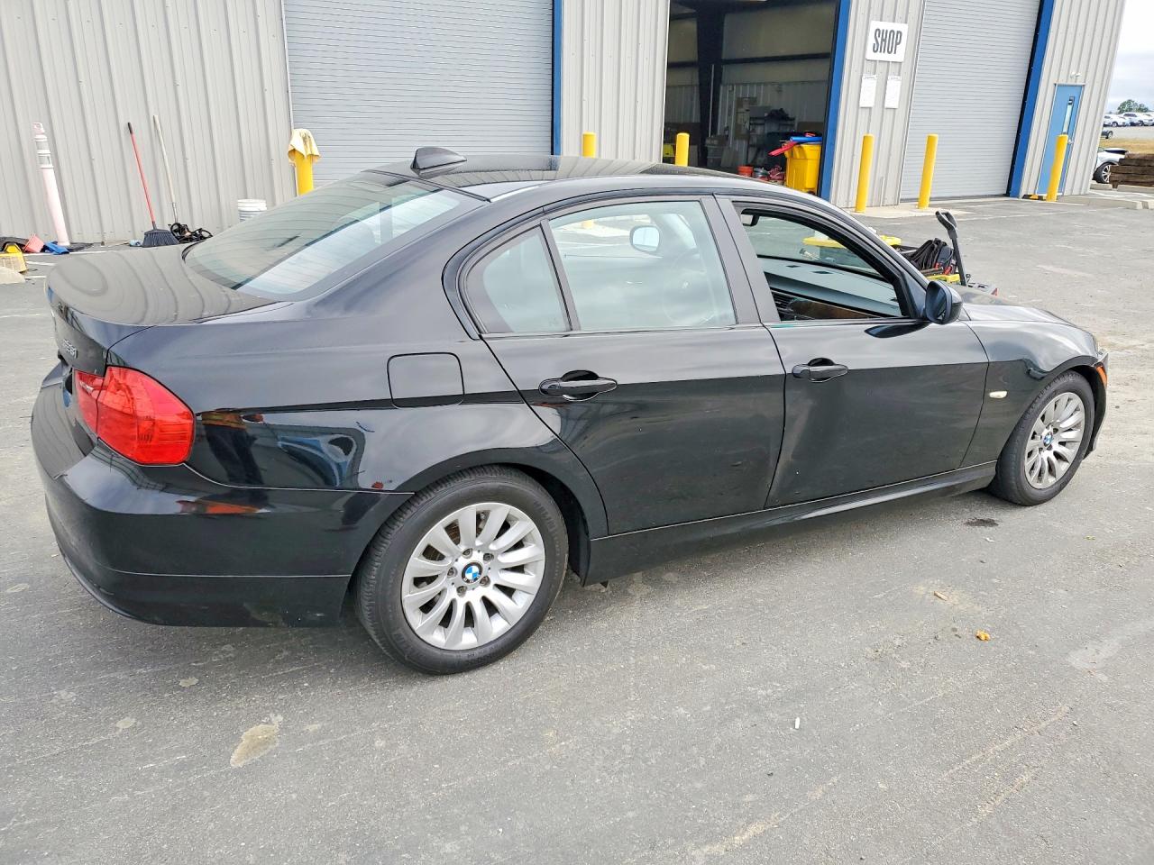 2009 BMW 3 series VIN WBAPH57549NL77112 photo 3