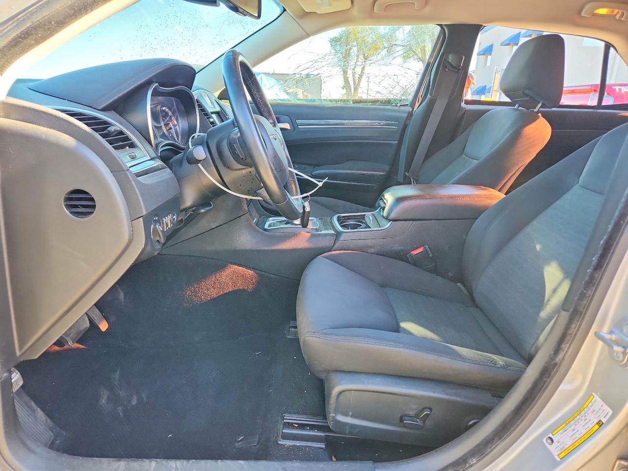 2021 Chrysler 300 VIN 2C3CCAAG5MH530511 photo 7