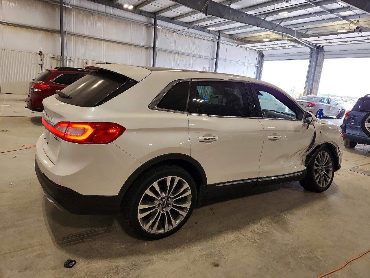 2017 Lincoln Mkx VIN 2LMPJ8LP8HBL28568 photo 3