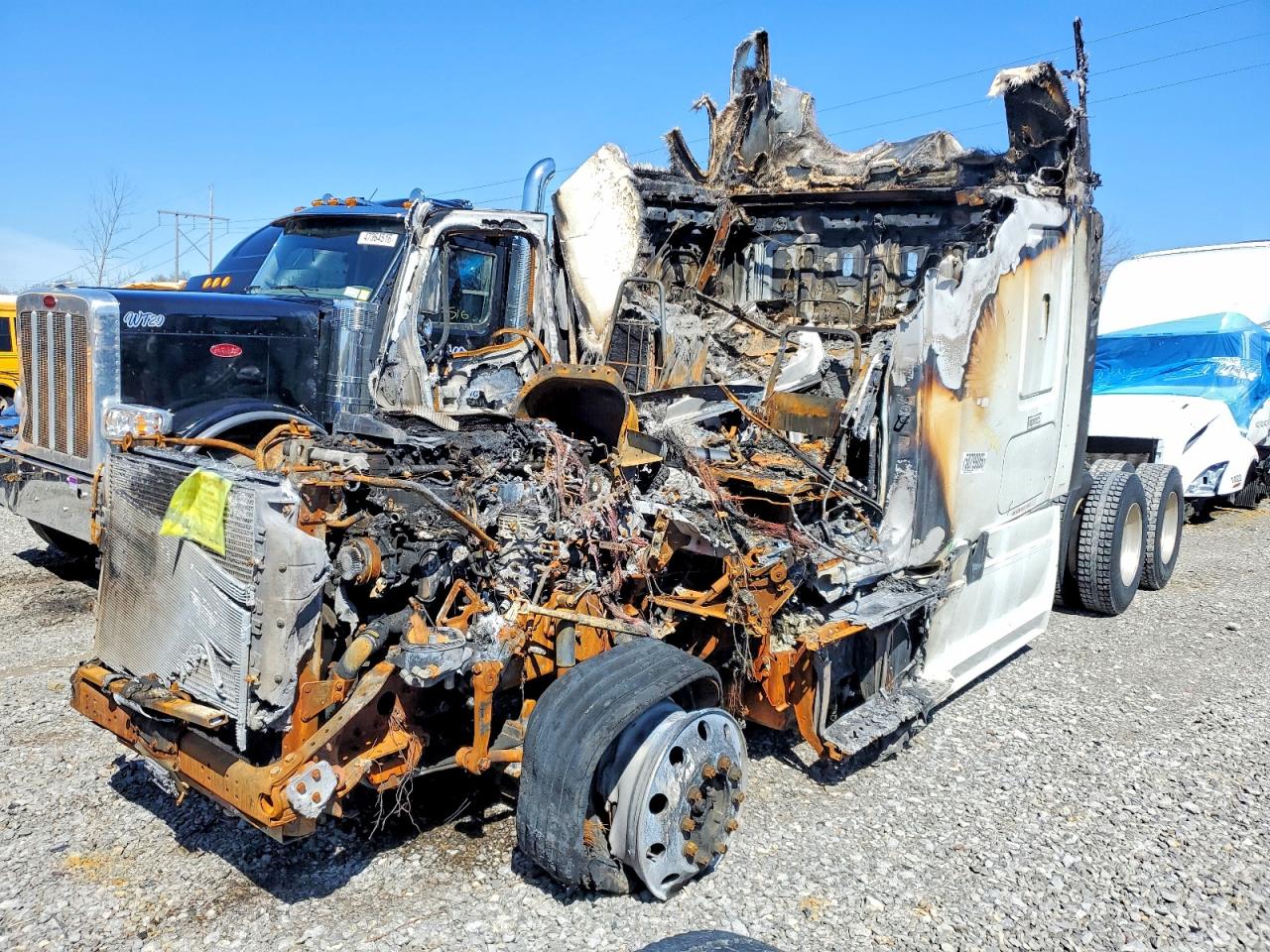2017 FREIGHTLINER All other VIN 1FUJGLDR0HLJF8069 photo 2