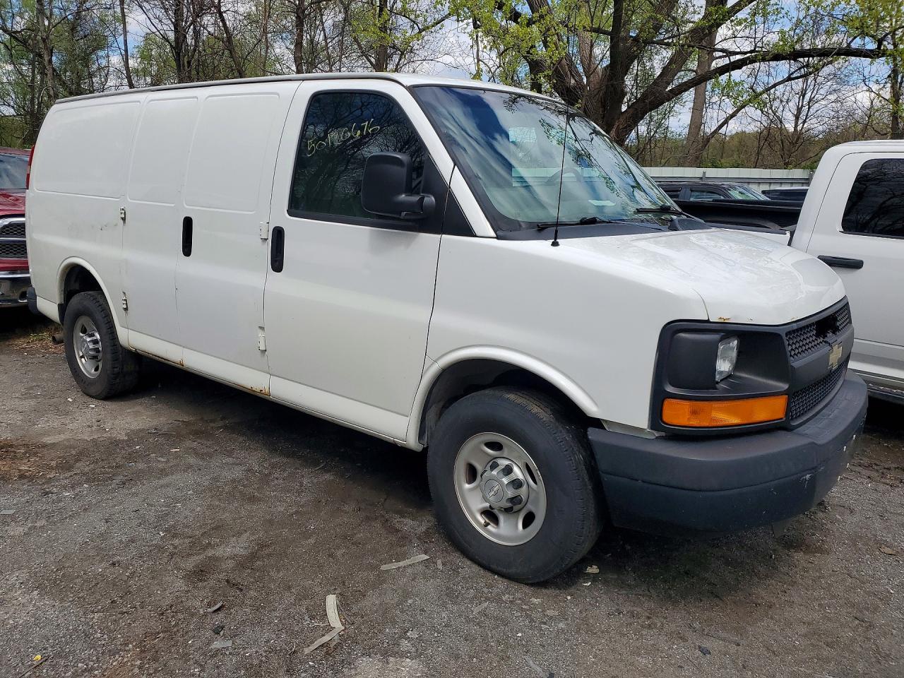 2016 CHEV Express VIN 1GCWGAFF5G1215627 photo 4