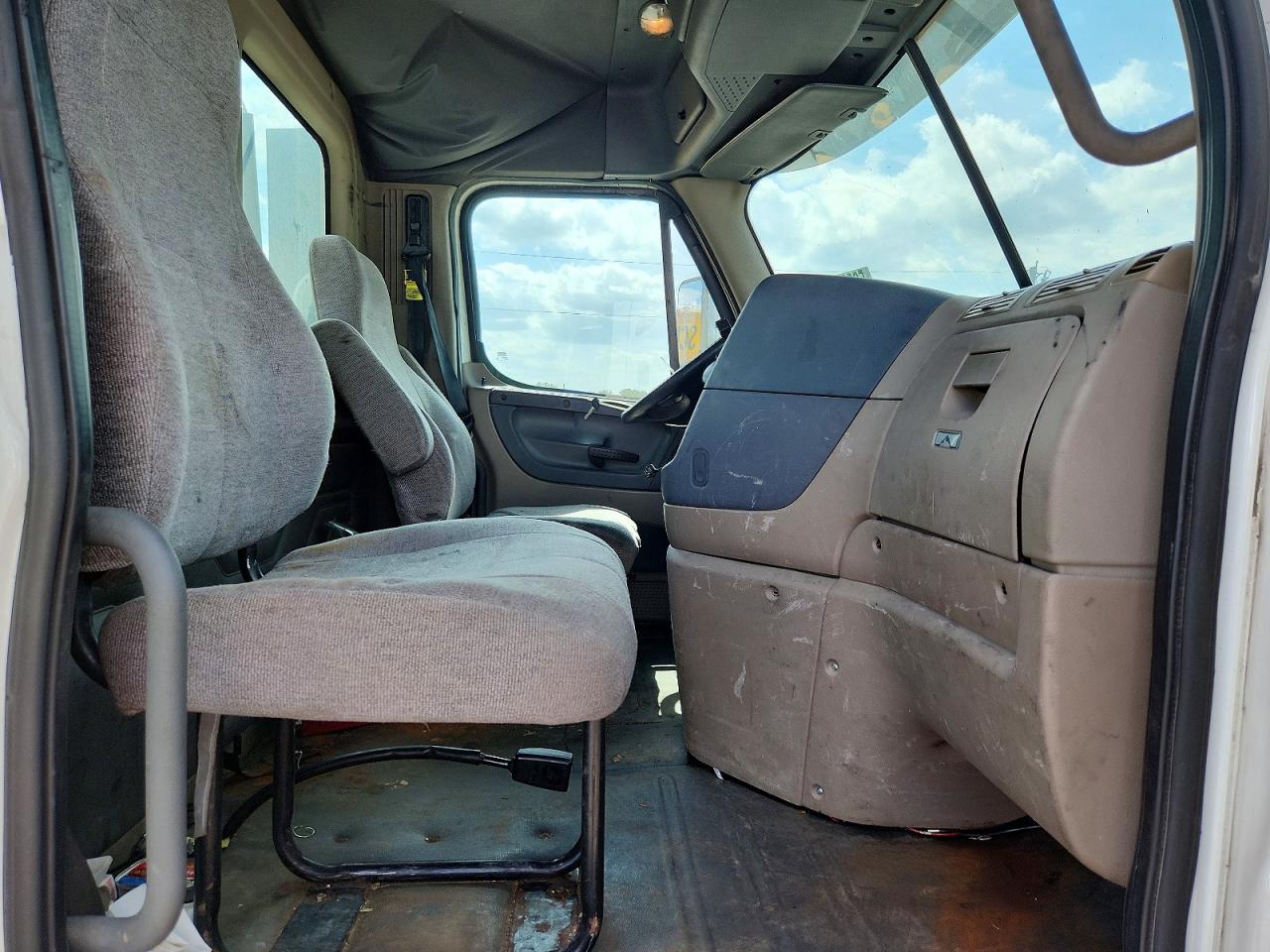 2011 FREIGHTLINER All other VIN 1FUJGEDV5BSAZ4530 photo 5