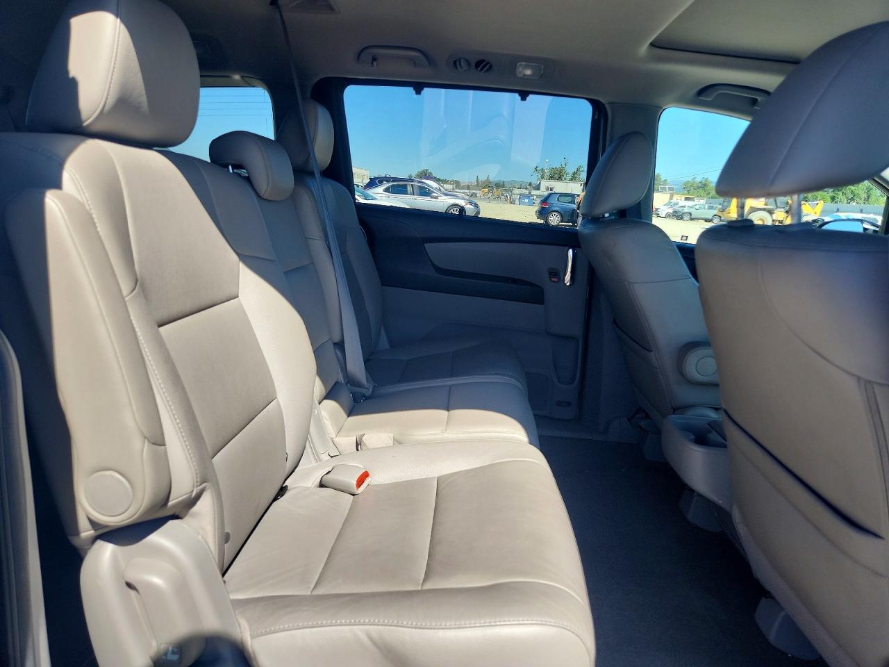 2017 Honda Odyssey VIN 5FNRL5H60HB001523 photo 11