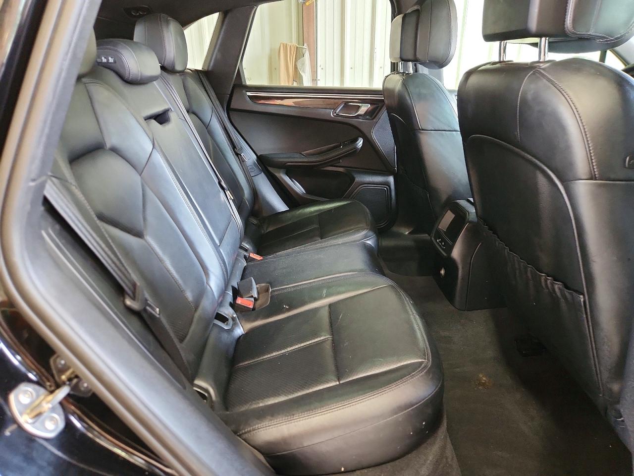 2015 Porsche Macan VIN WP1AB2A59FLB73042 photo 11
