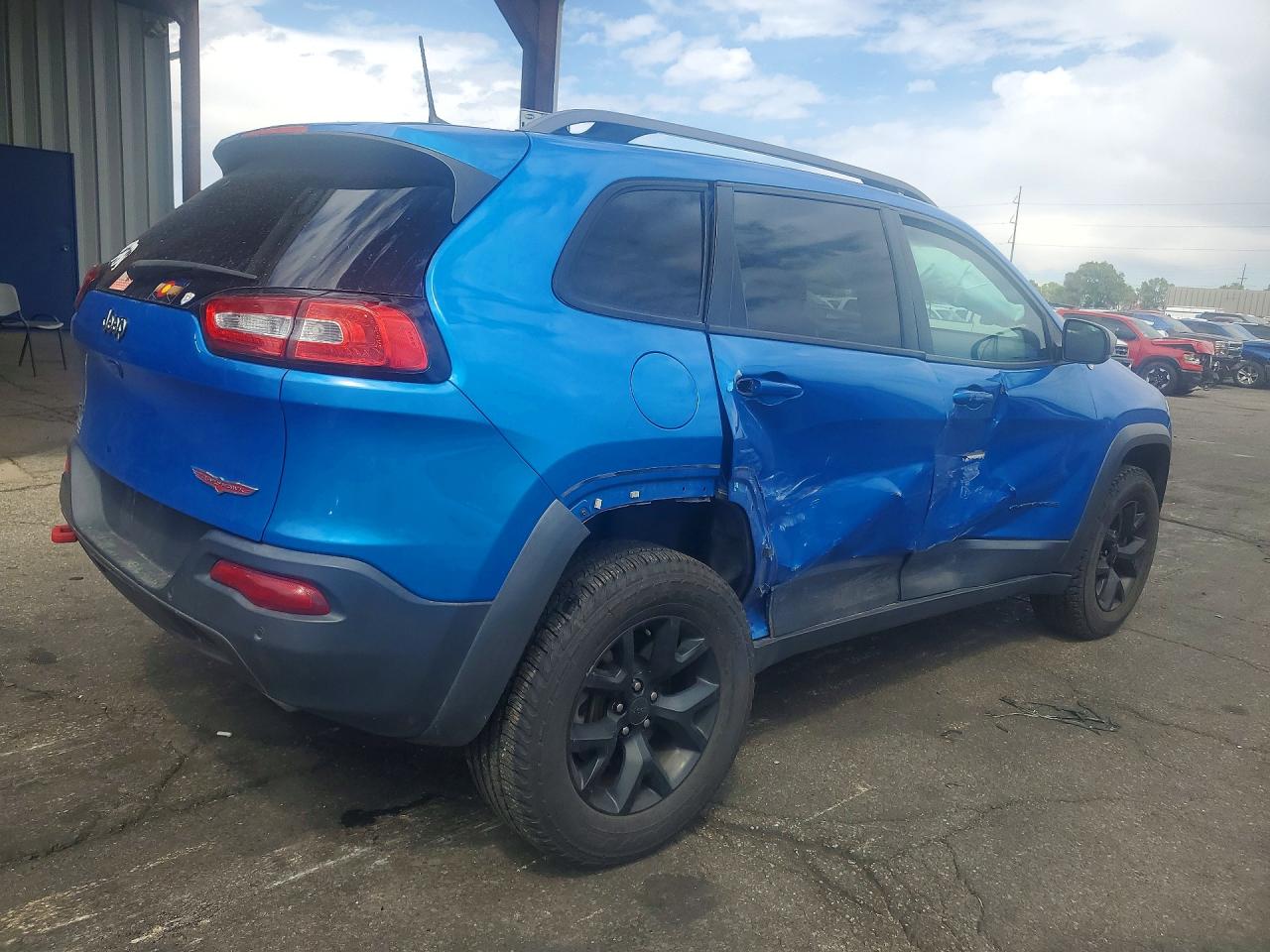 2018 JEEP Cherokee VIN 1C4PJMBX2JD522751 photo 3