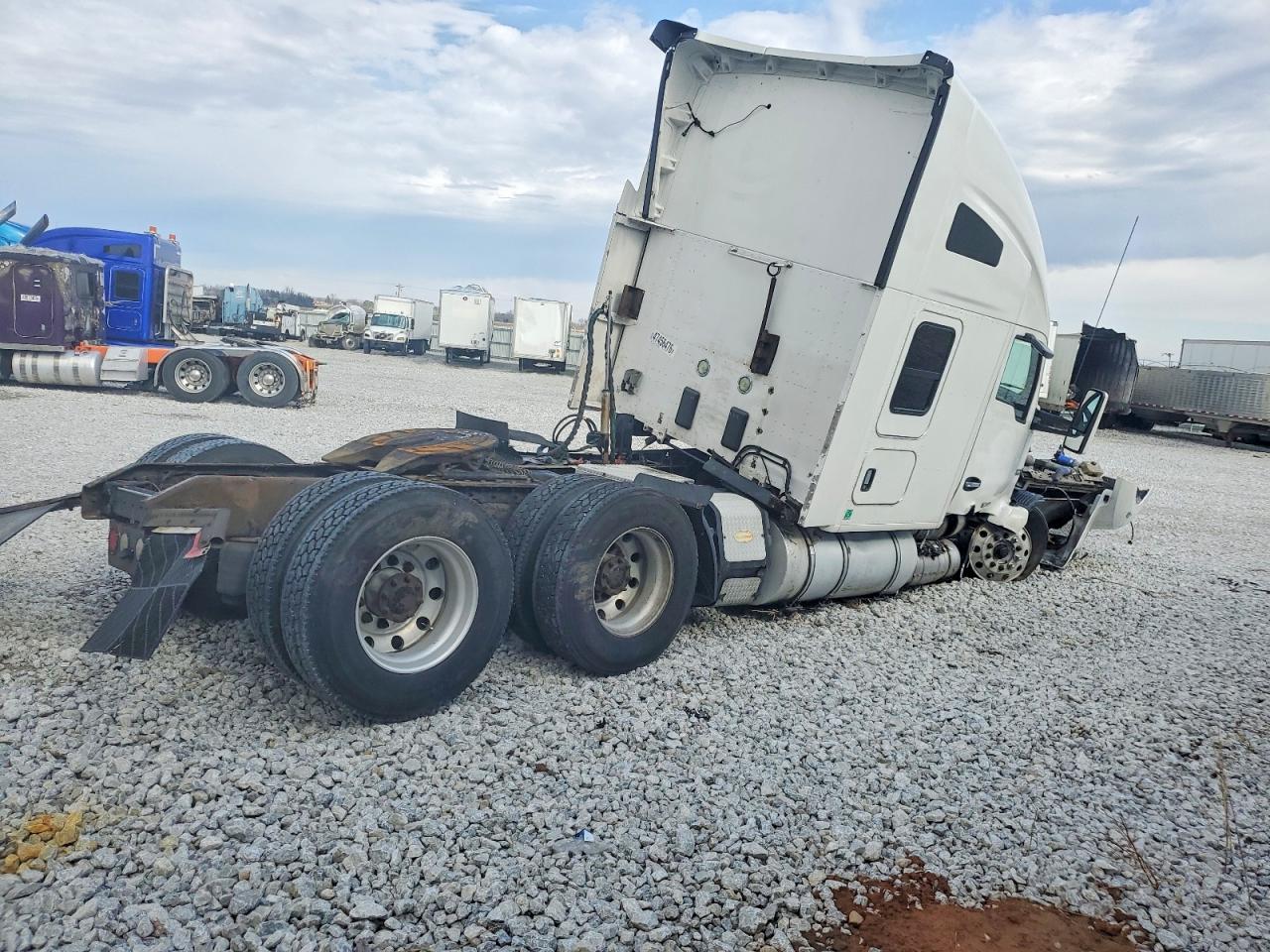 2015 KENWORTH All other VIN 1XKYD49X4FJ444956 photo 4