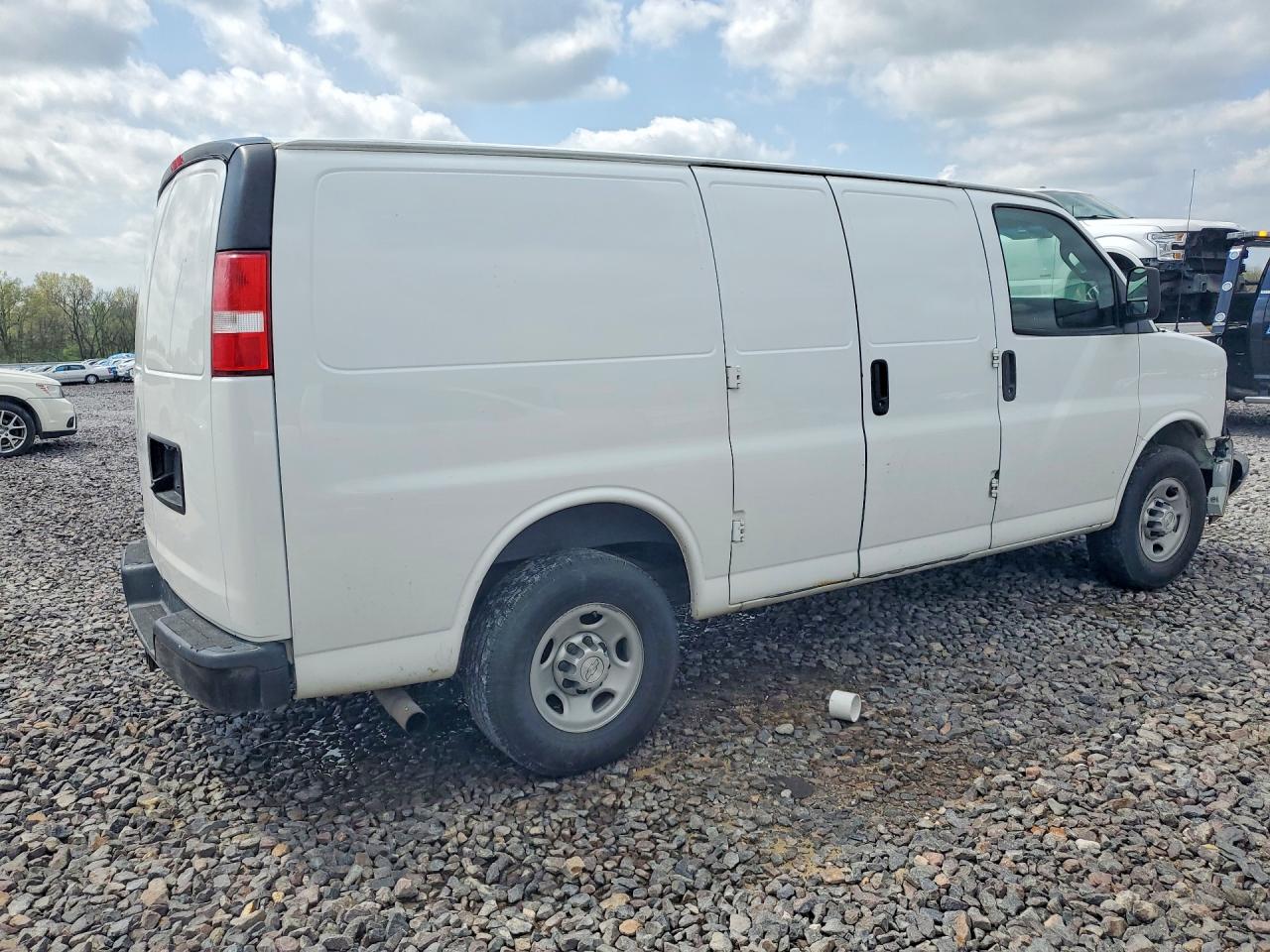 2017 CHEV Express VIN 1GCZGGFF7H1266970 photo 3