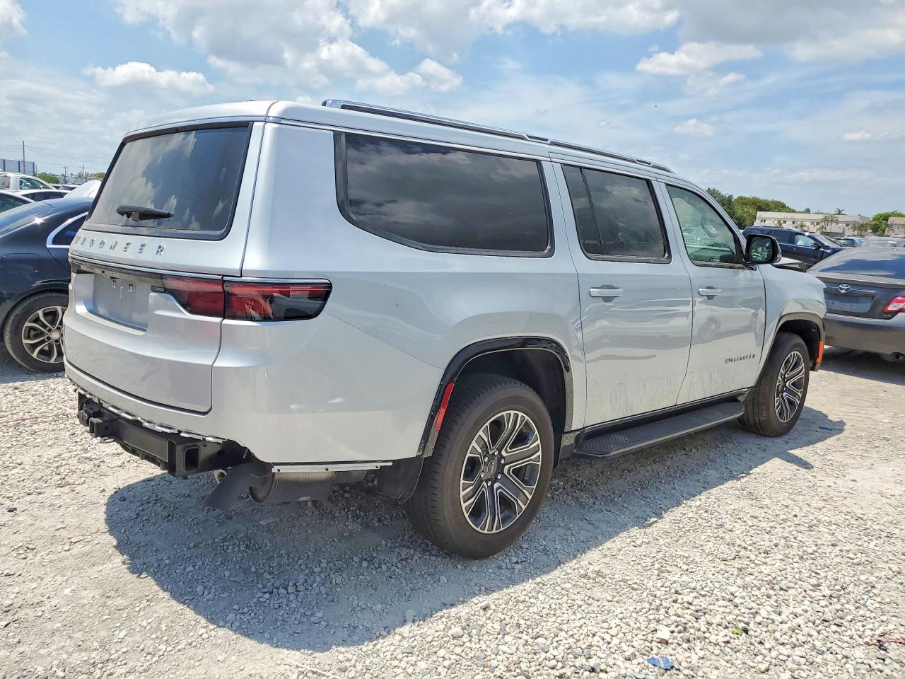 2025 Jeep Wagoneer VIN 1C4SJSBP3SS511494 photo 3