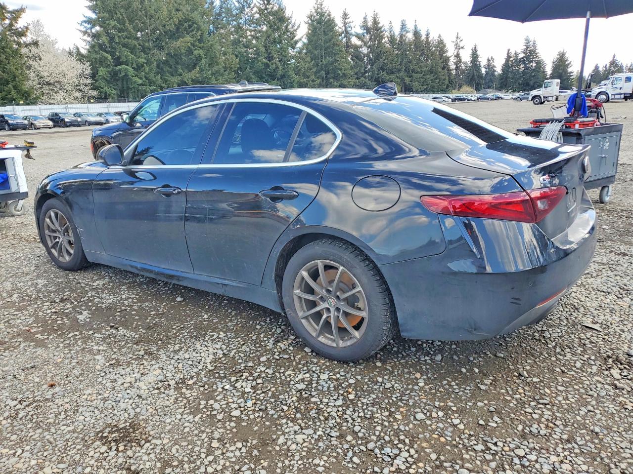 2018 ALFA Giulia VIN ZARFAEDN7J7576337 photo 2