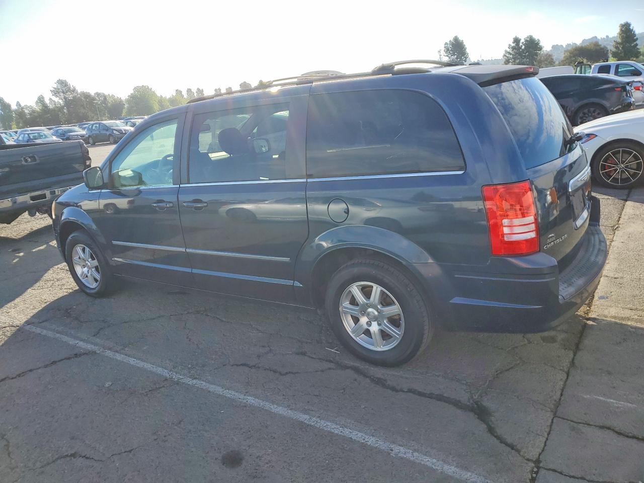 2009 Chrysler Minivan VIN 2A8HR54119R614348 photo 2