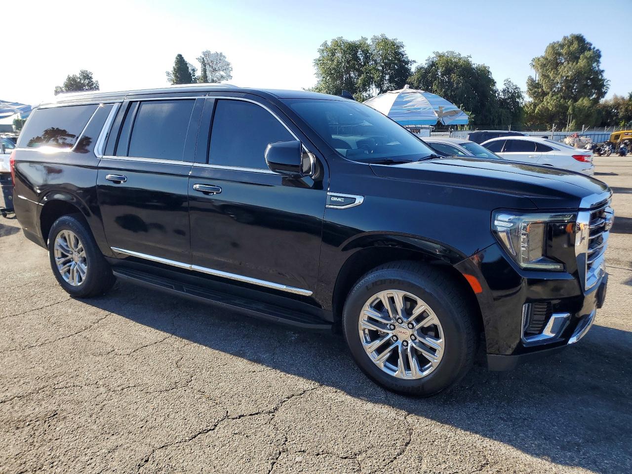 2021 GMC Yukon VIN 1GKS1GKD1MR268821 photo 4