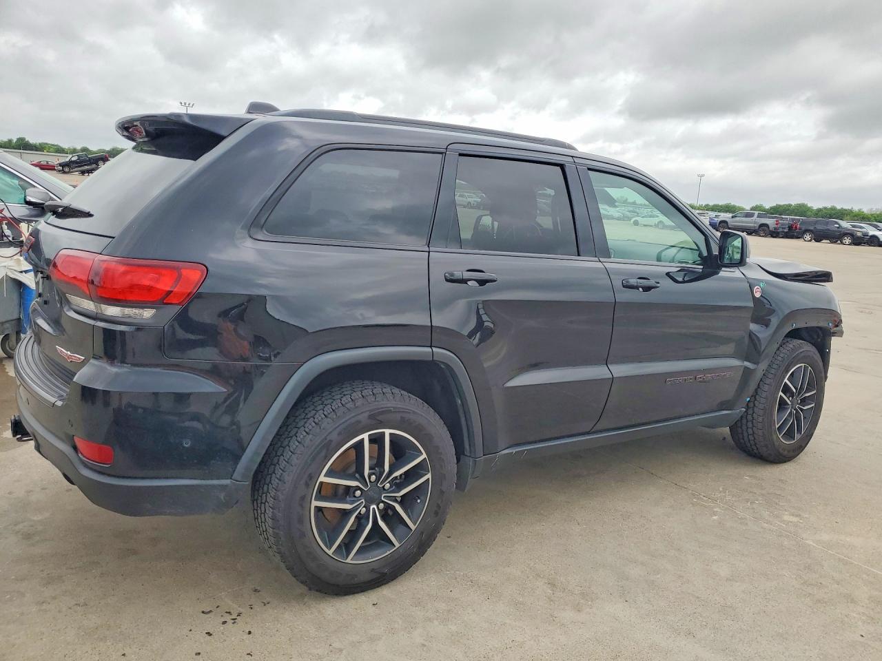 2019 Jeep Cherokee VIN 1C4RJFLG5KC804229 photo 3