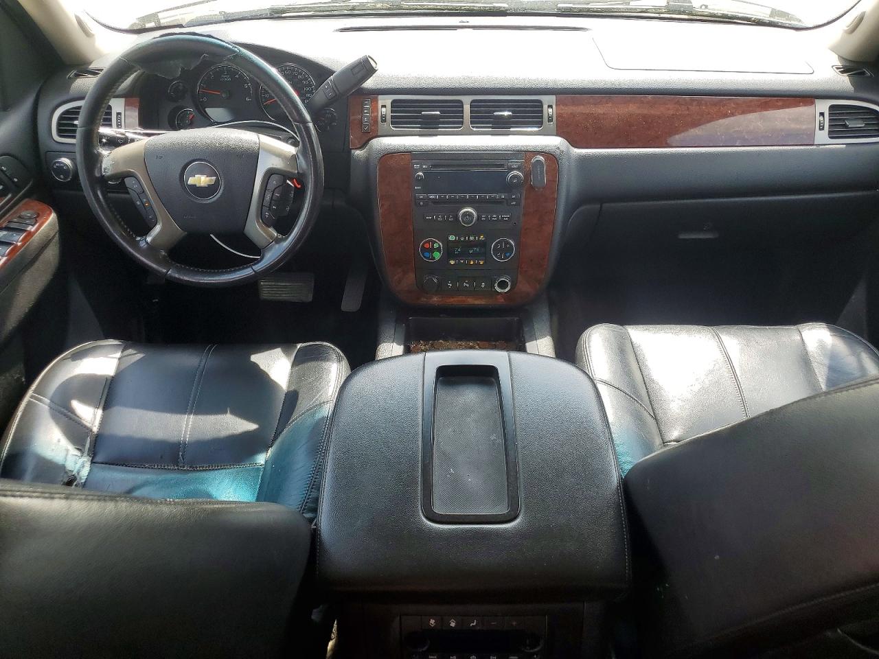 2013 Chevrolet Suburban VIN 1GNSKJE76DR129562 photo 8