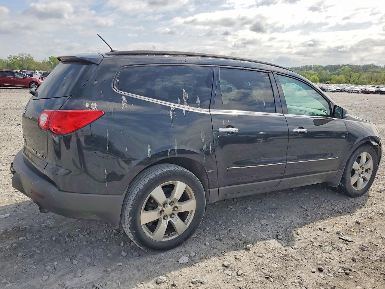 2010 Chevrolet Traverse VIN 1GNLVHED4AS134953 photo 3