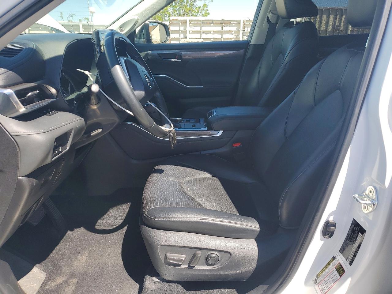 2022 Toyota Highlander VIN 5TDYZRAH2NS100834 photo 7