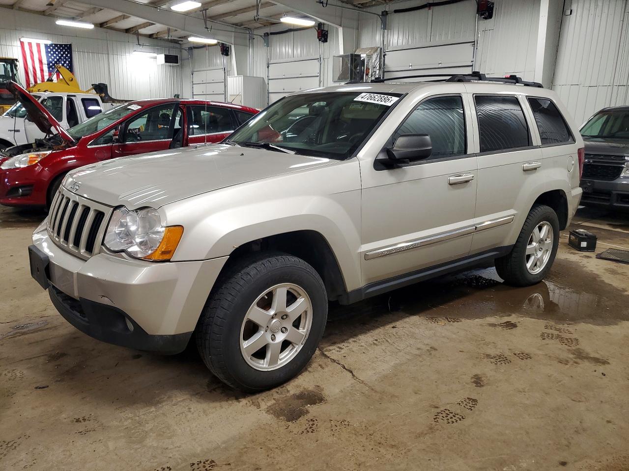 2010 Jeep Cherokee VIN 1J4PR4GK7AC117460 photo 1