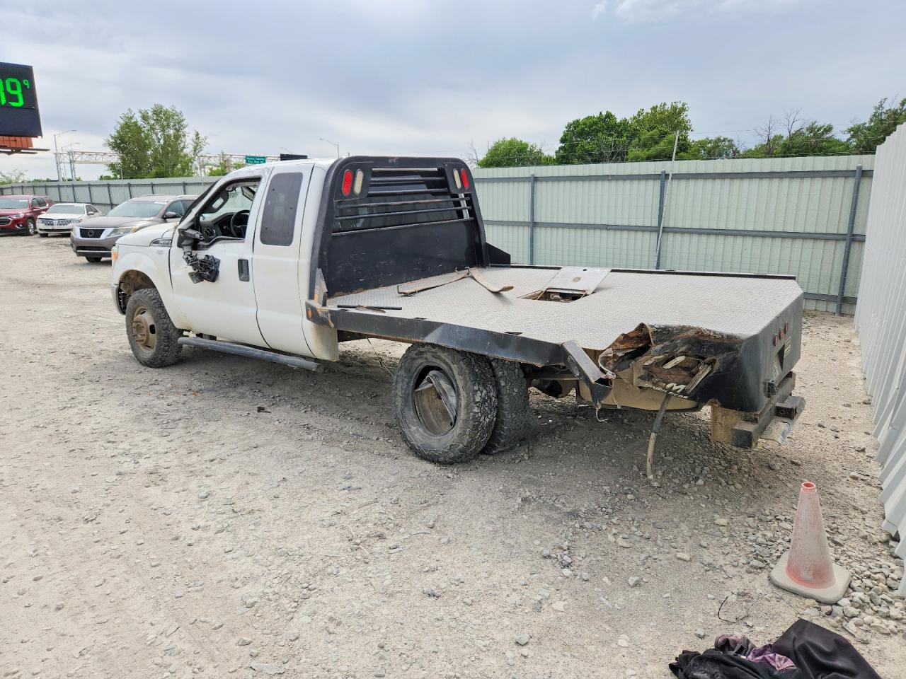 2015 Ford F350 VIN 1FD8X3H62FEC79676 photo 2