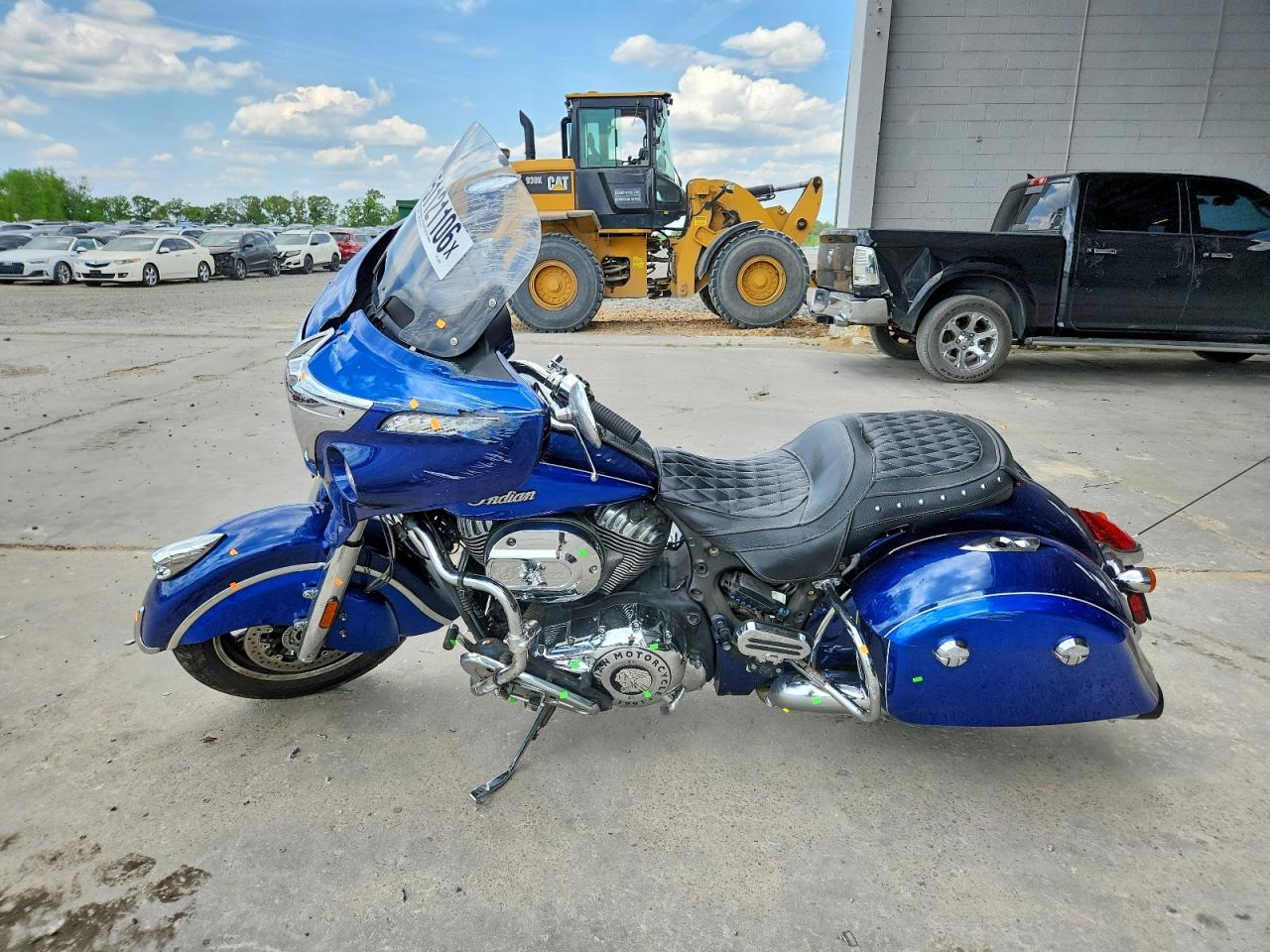 2018 INDIAN Motorcycle VIN 56KTRAAAXJ3358037 photo 3