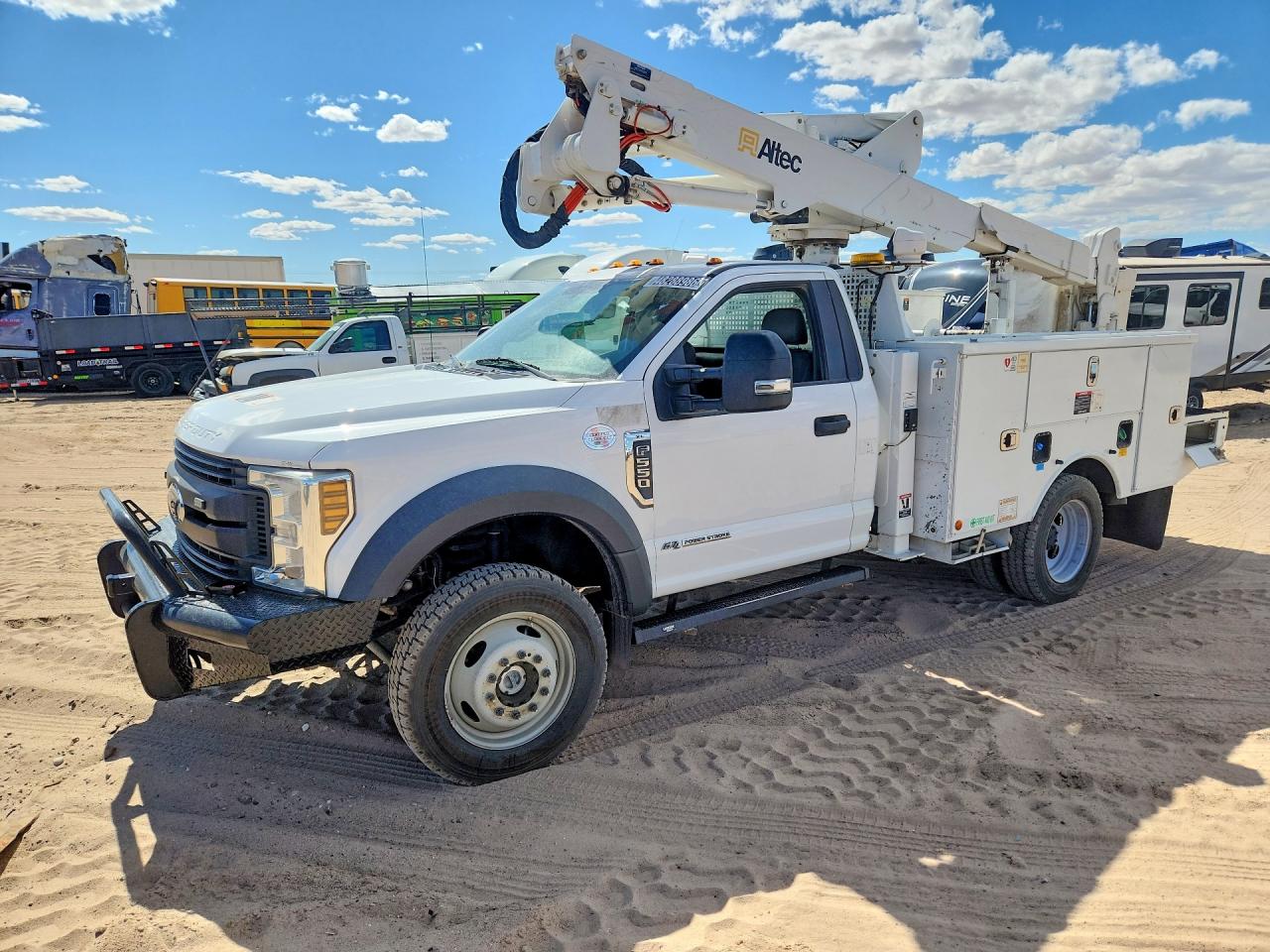 2018 Ford F550 VIN 1FDUF5HT2JDA04973 photo 1