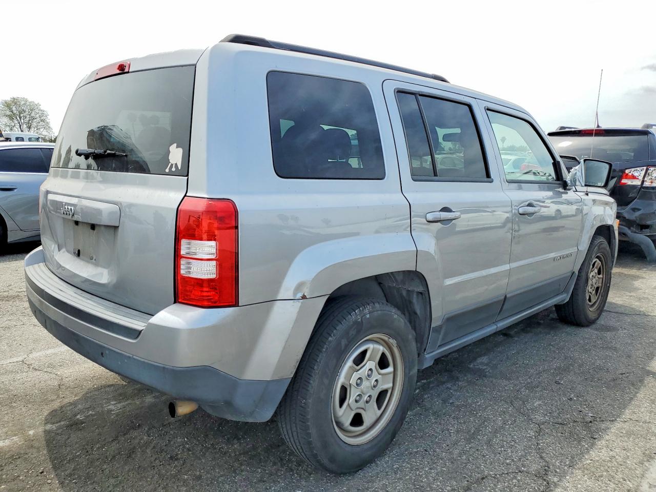2015 Jeep Patriot VIN 1C4NJPBA0FD285740 photo 3