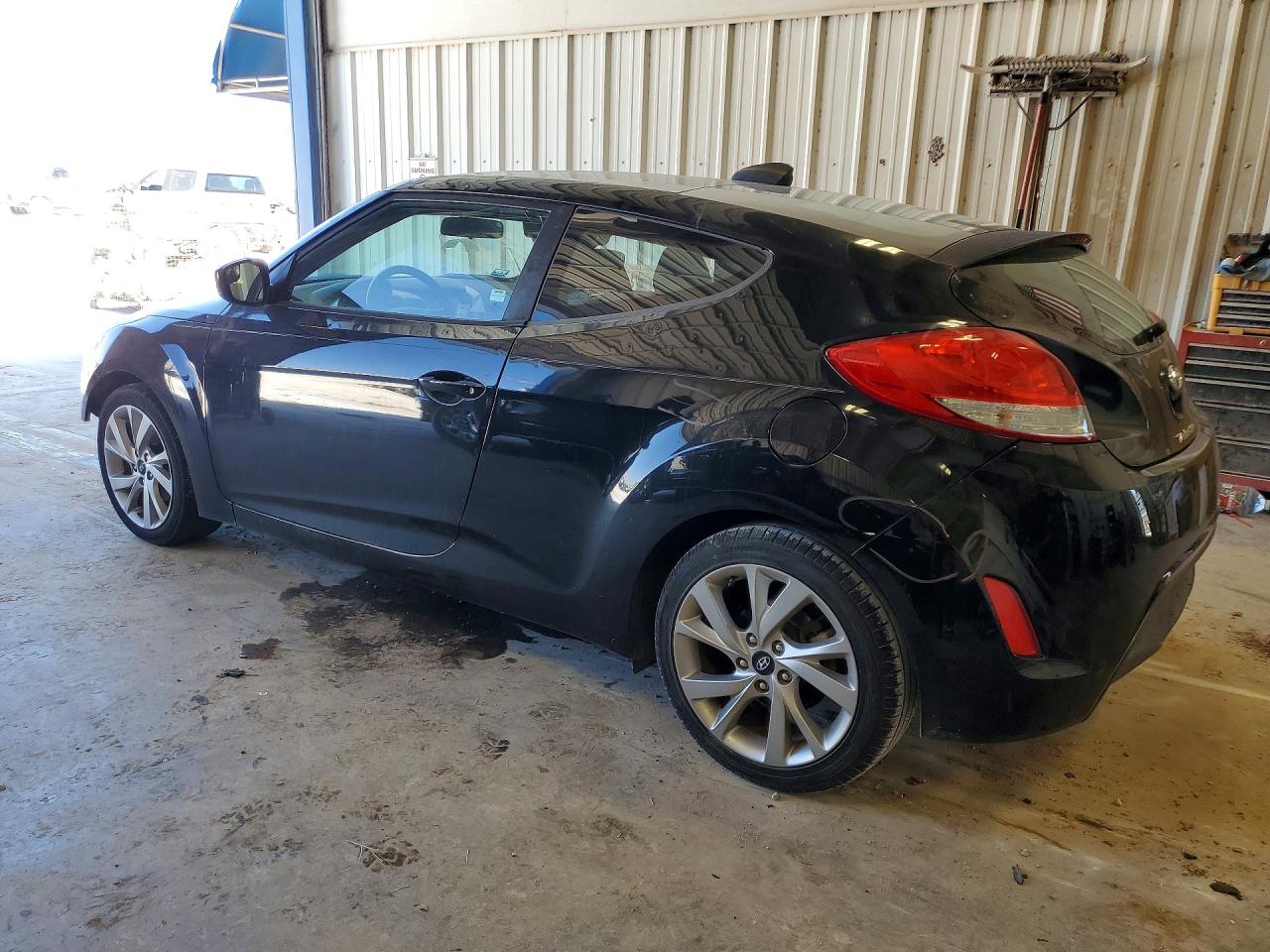 2017 Hyundai Veloster VIN KMHTC6AD7HU306539 photo 2