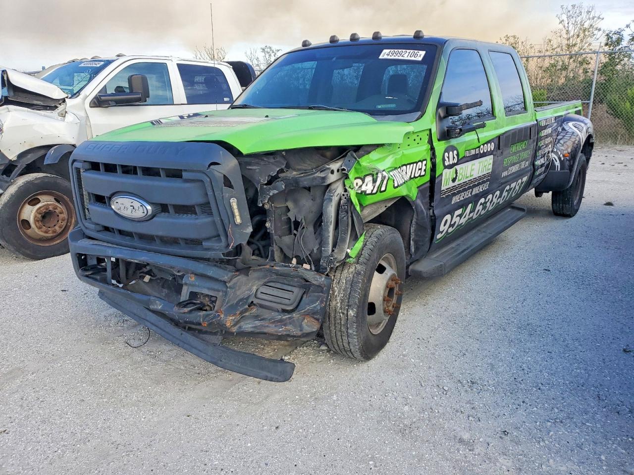 2013 Ford F350 VIN 1FT8W3C63DEB30186 photo 2