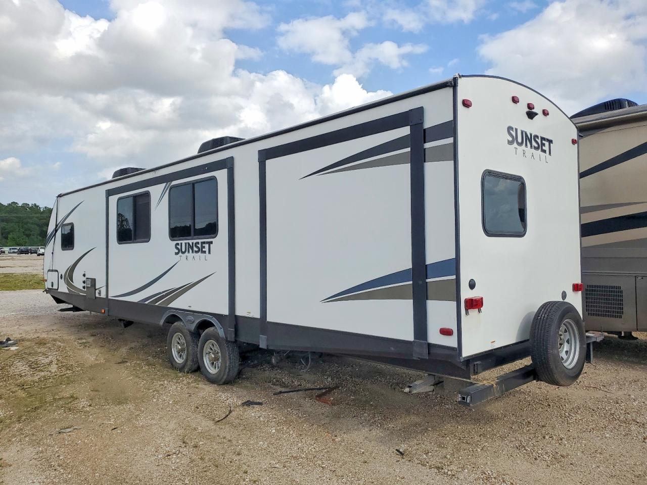 2019 KEYSTONE Trailer VIN 4YDT33127K5351030 photo 3