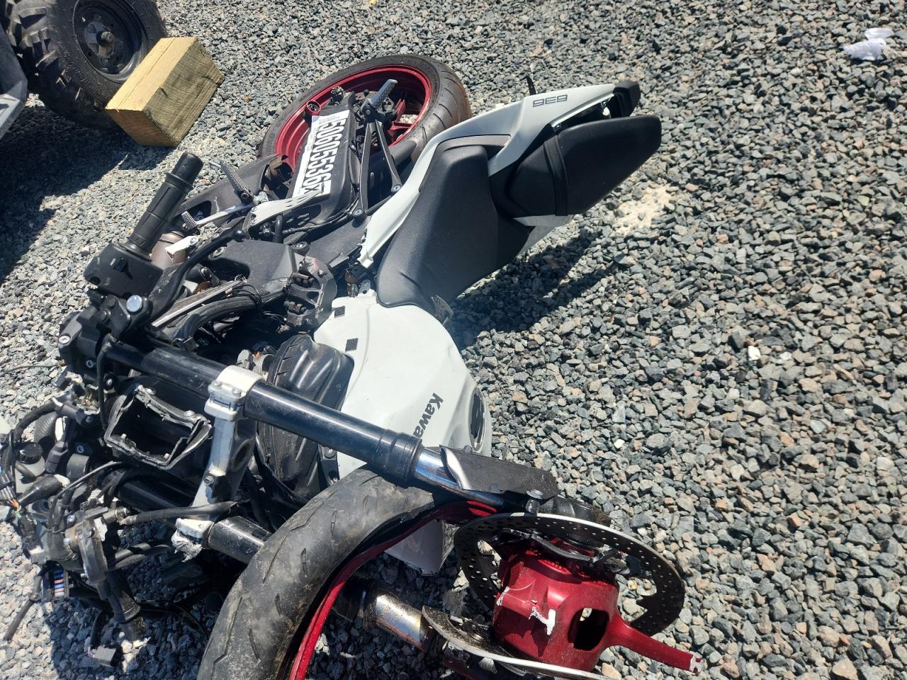2025 Kawasaki Ninja 600 VIN JKBZXJK18SA007084 photo 5